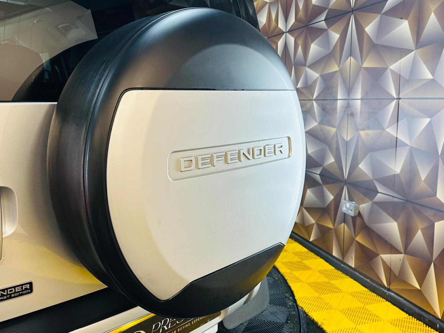 Used Land Rover Defender 110 for sale - 77523785: Photo 33