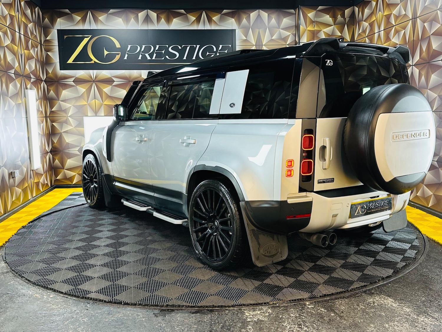 Used Land Rover Defender 110 for sale - 77523785: Photo 35