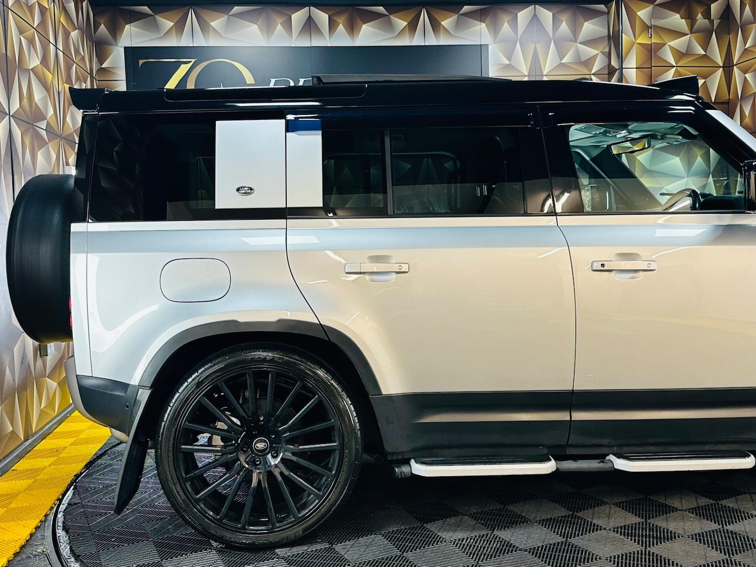 Used Land Rover Defender 110 for sale - 77523785: Photo 40