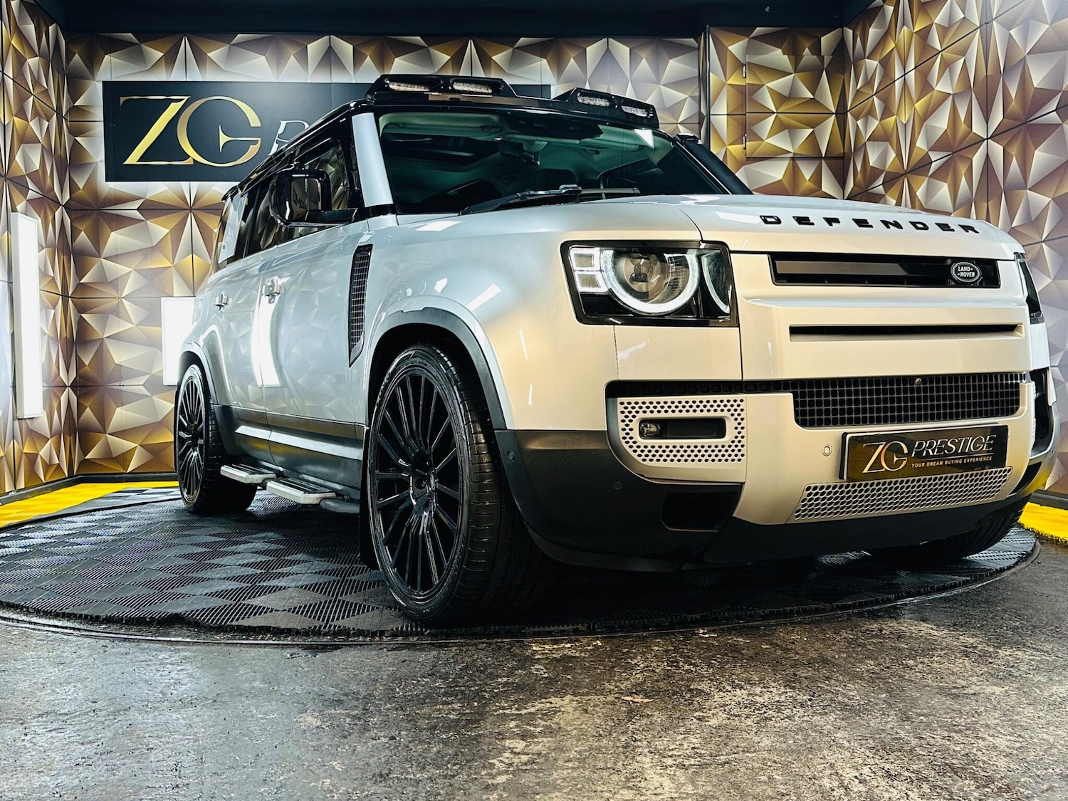 Used Land Rover Defender 110 for sale - 77523785: Photo 41