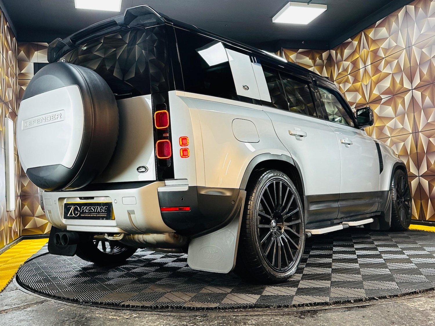 Used Land Rover Defender 110 for sale - 77523785: Photo 43