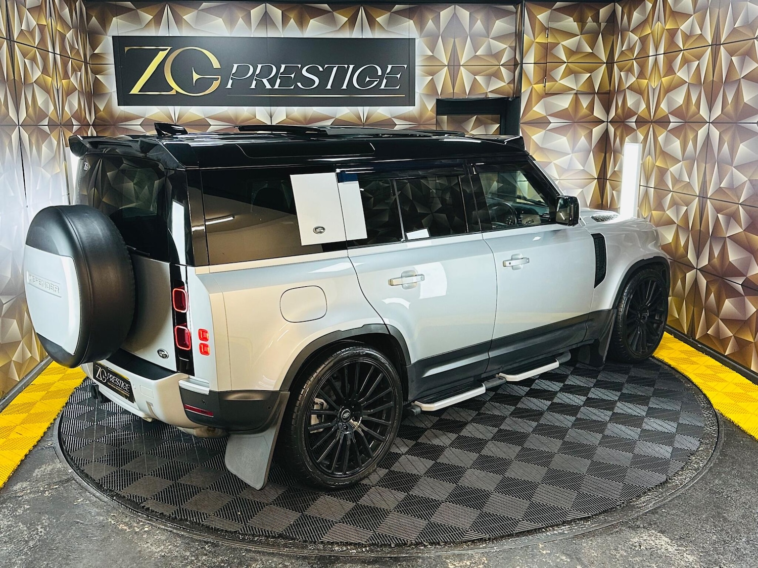 Used Land Rover Defender 110 for sale - 77523785: Photo 5