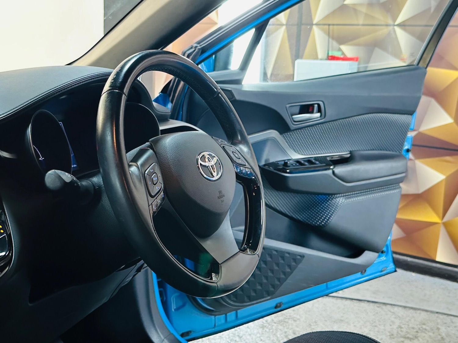 Used Toyota C-HR 2018 for sale - 76072575: Photo 30