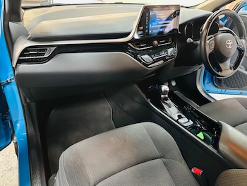 Used Toyota C-HR 2018 for sale - 76072575: Photo 4