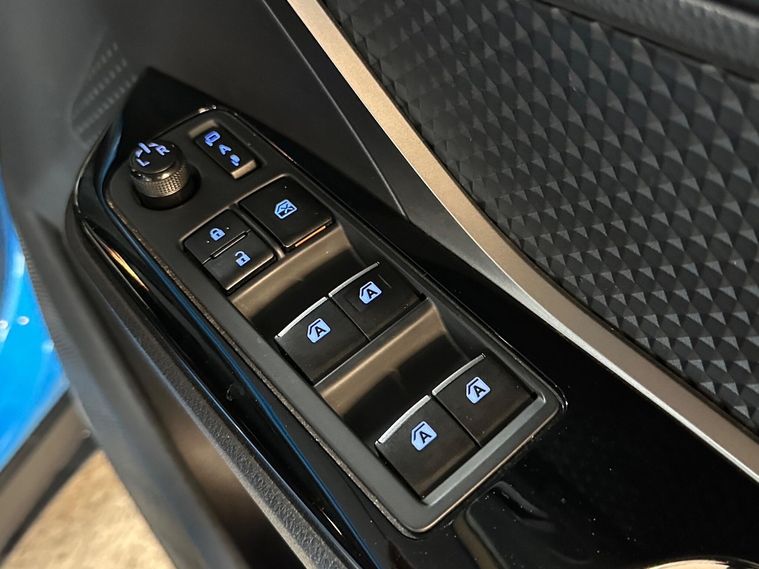 Used Toyota C-HR 2018 for sale - 76072575: Photo 55