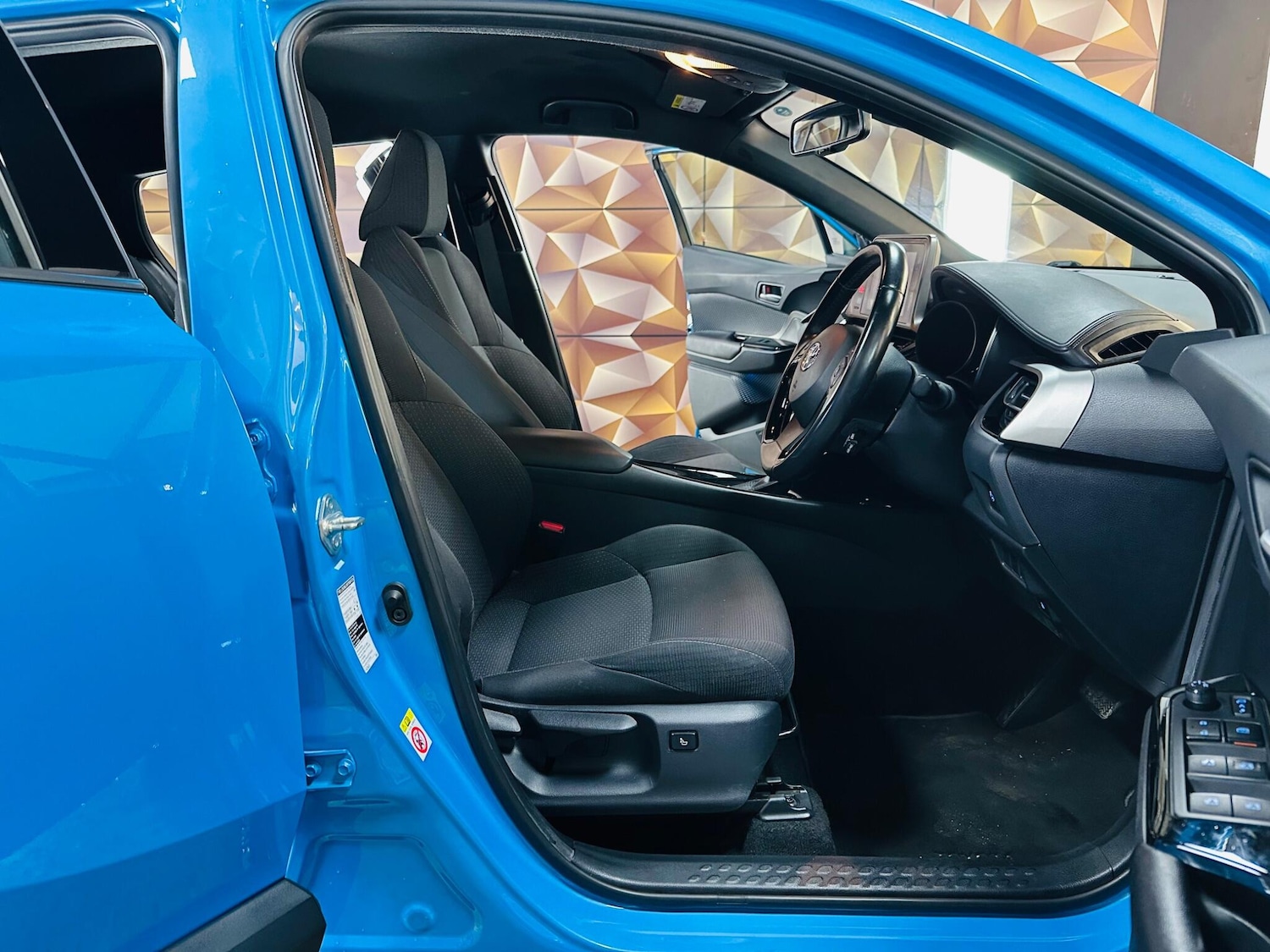 Used Toyota C-HR 2018 for sale - 76072575: Photo 56