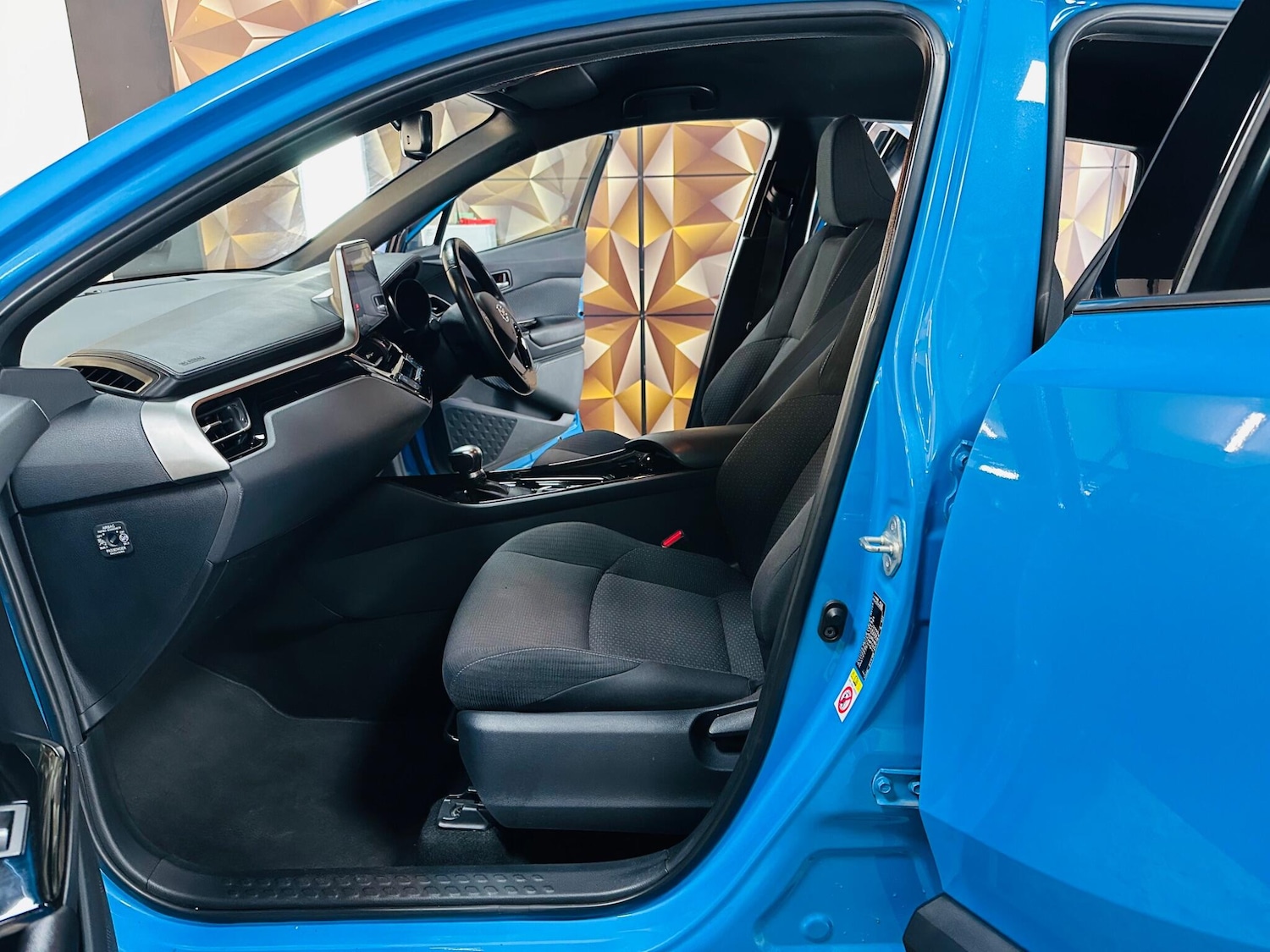 Used Toyota C-HR 2018 for sale - 76072575: Photo 58