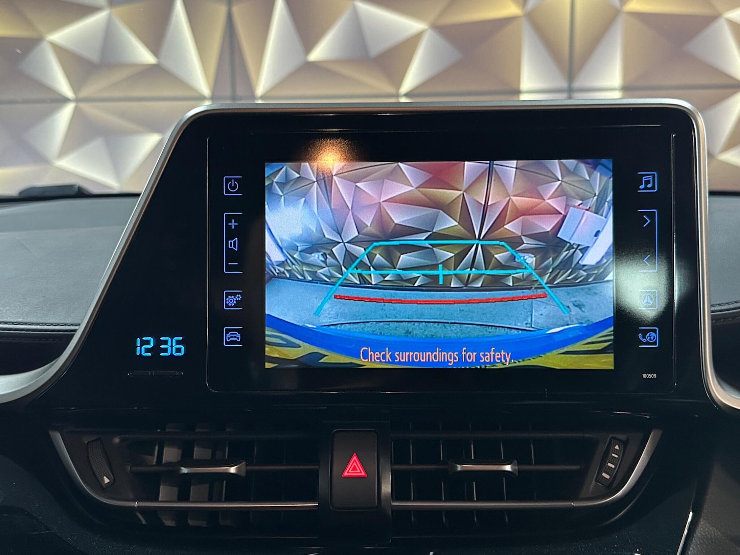 Used Toyota C-HR 2018 for sale - 76072575: Photo 6