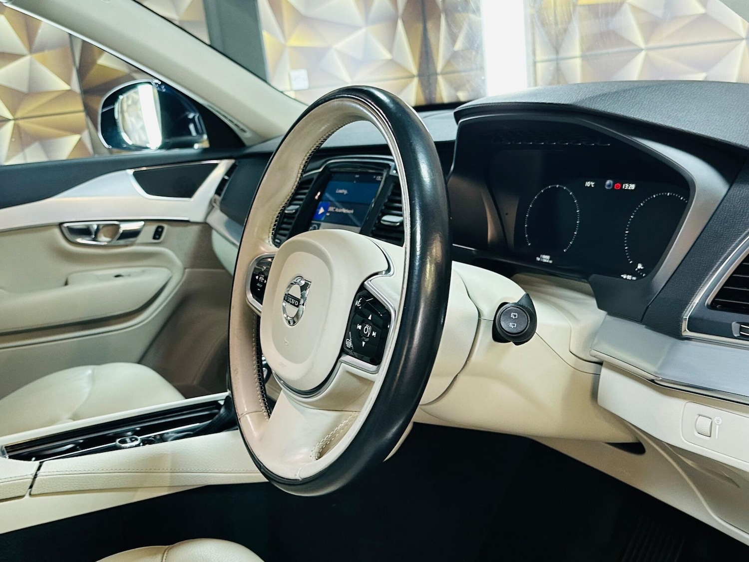 Used Volvo XC90 2016 for sale - 78101121: Photo 14