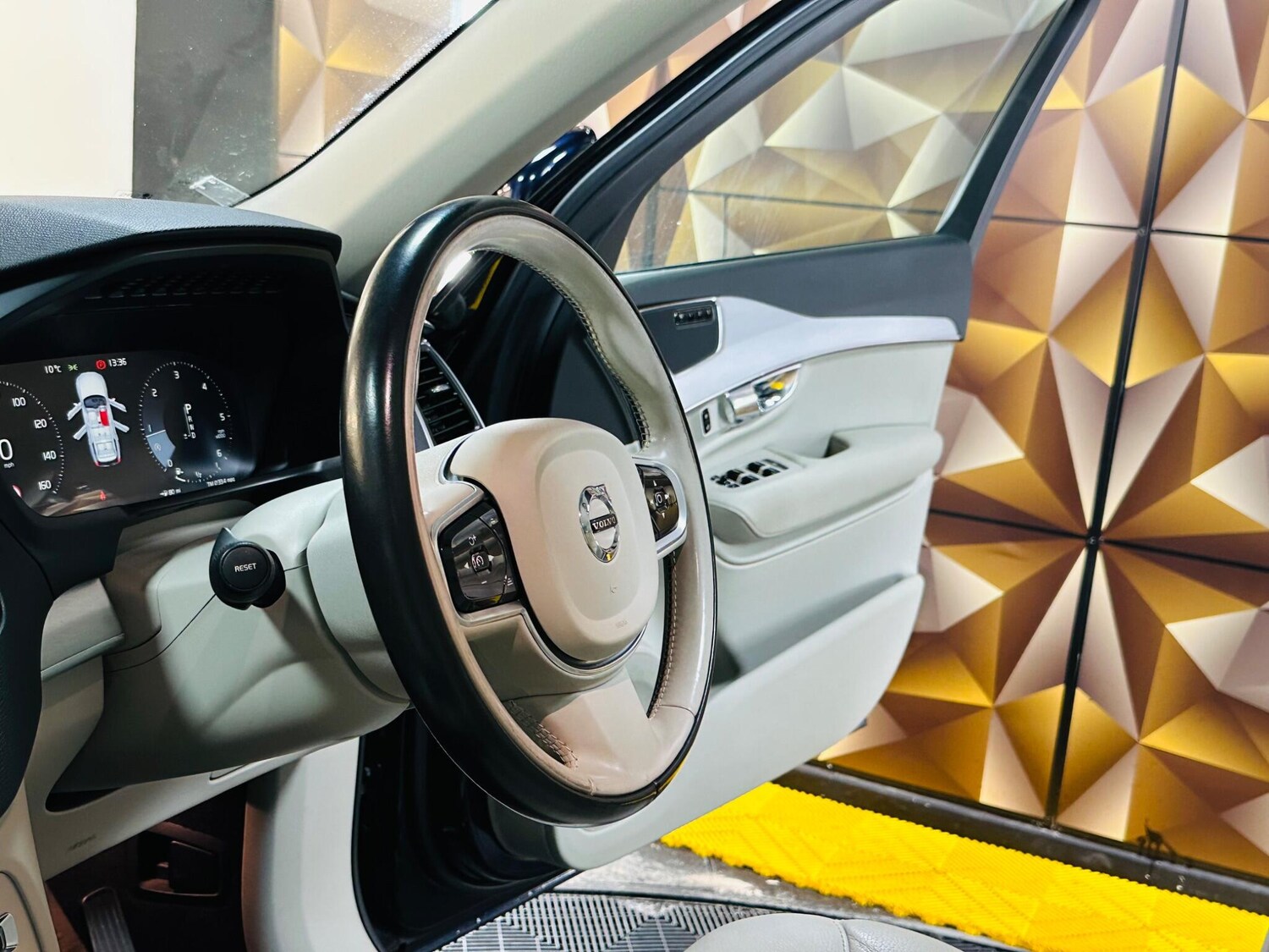 Used Volvo XC90 2016 for sale - 78101121: Photo 34