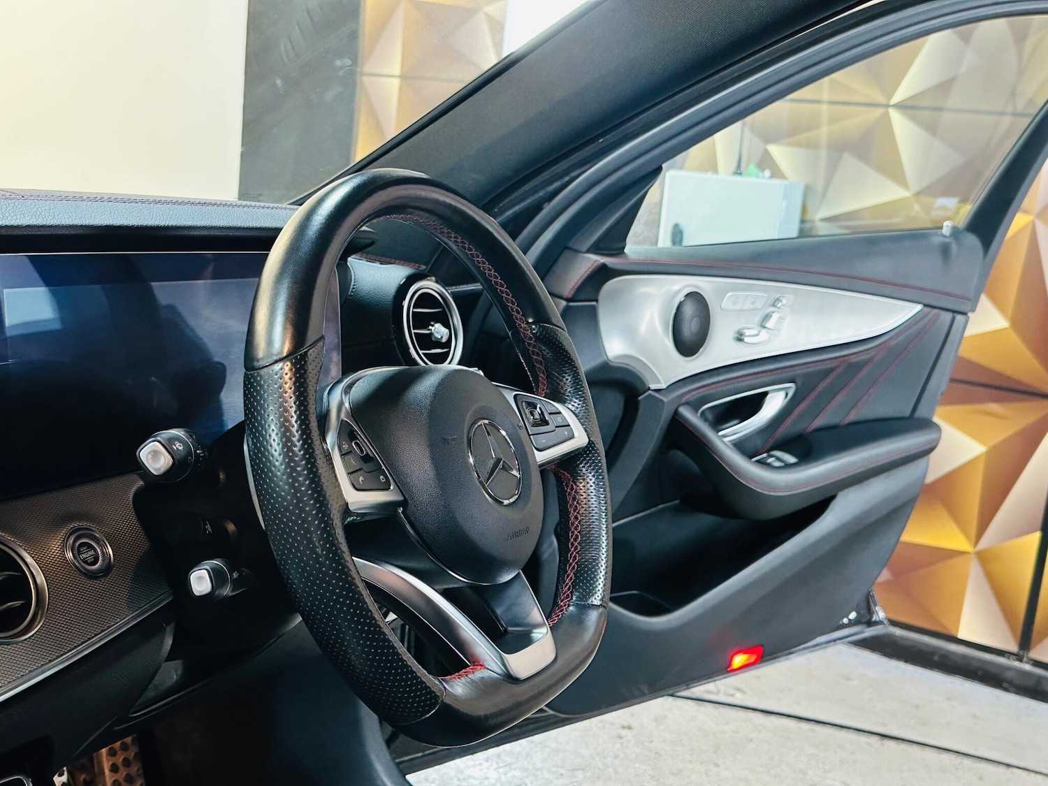 Used Mercedes-Benz E Class 2018 for sale - 76839948: Photo 30