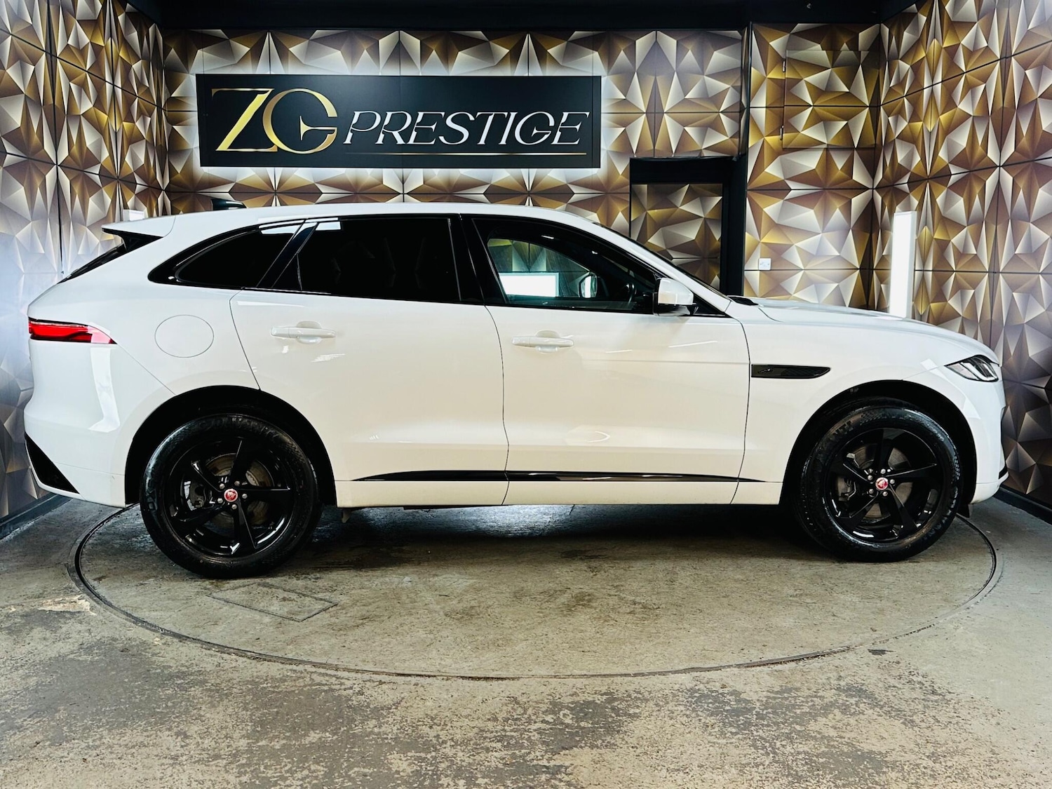 Used Jaguar F-Pace 2022 for sale - 76753089: Photo 9