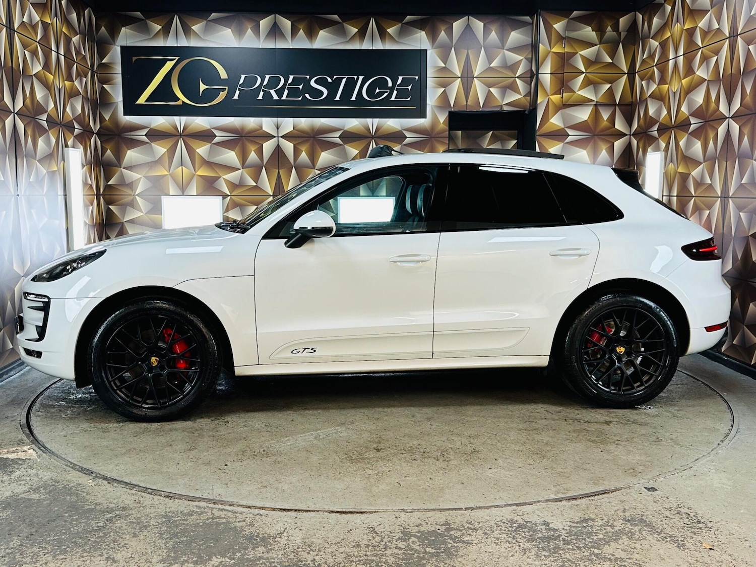 Used Porsche Macan 2016 for sale - 76499630: Photo 11