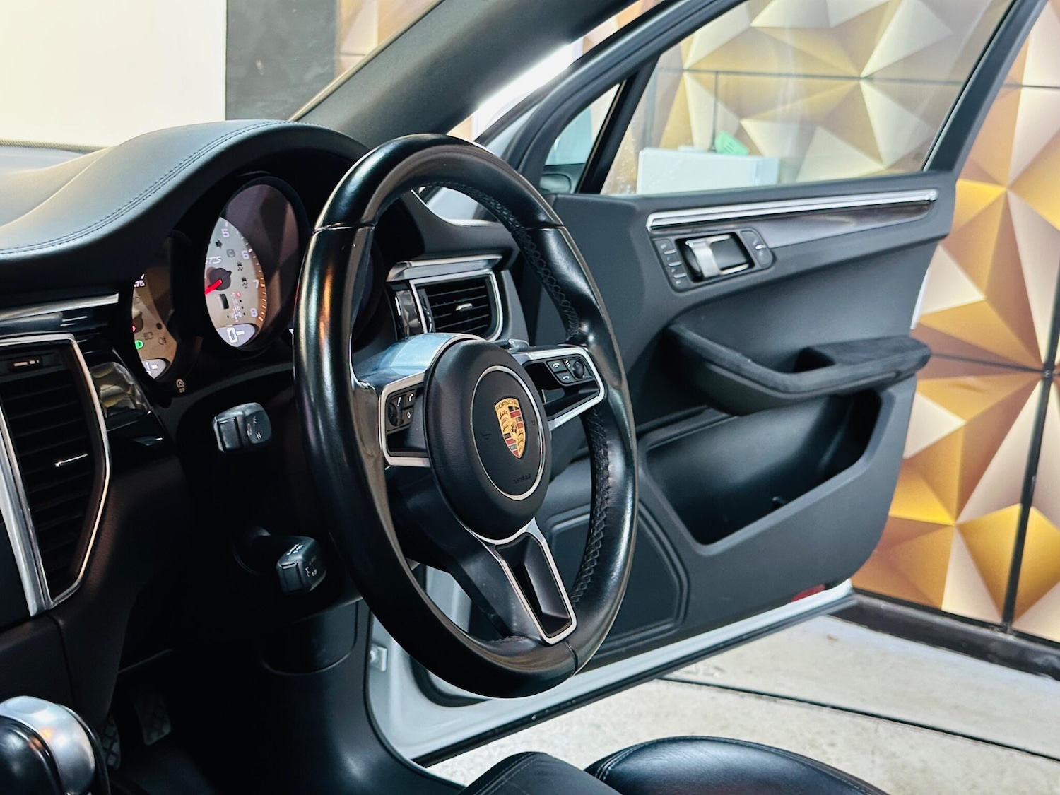 Used Porsche Macan 2016 for sale - 76499630: Photo 26