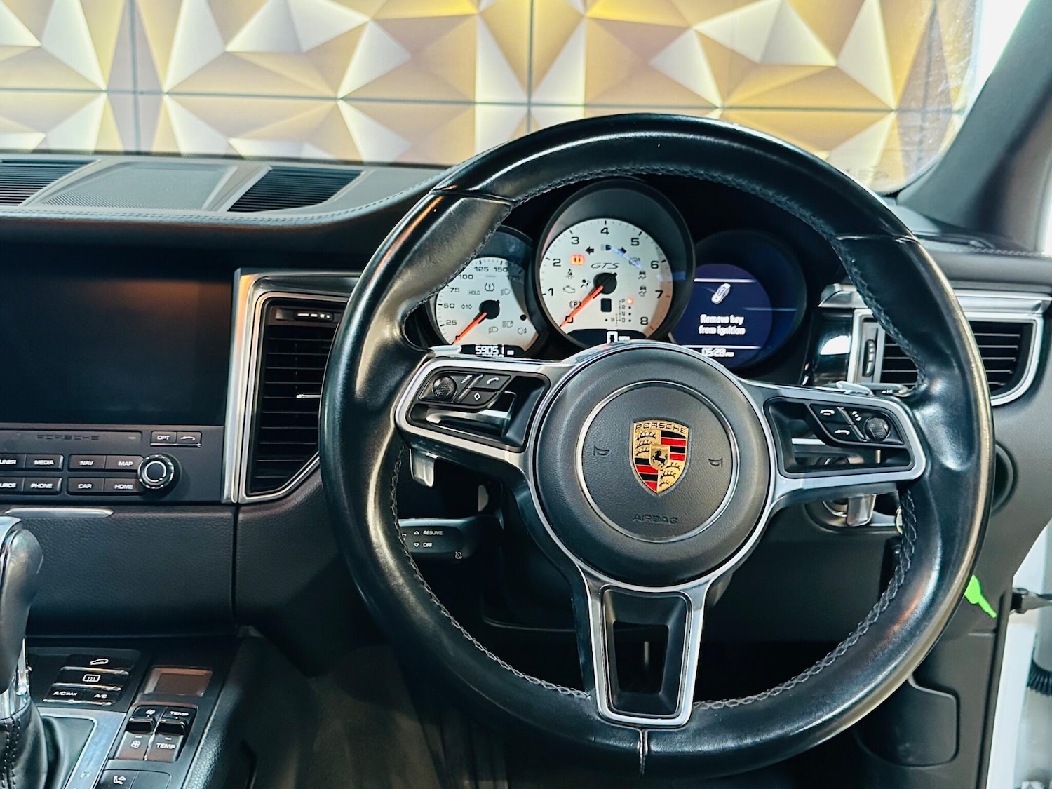 Used Porsche Macan 2016 for sale - 76499630: Photo 50