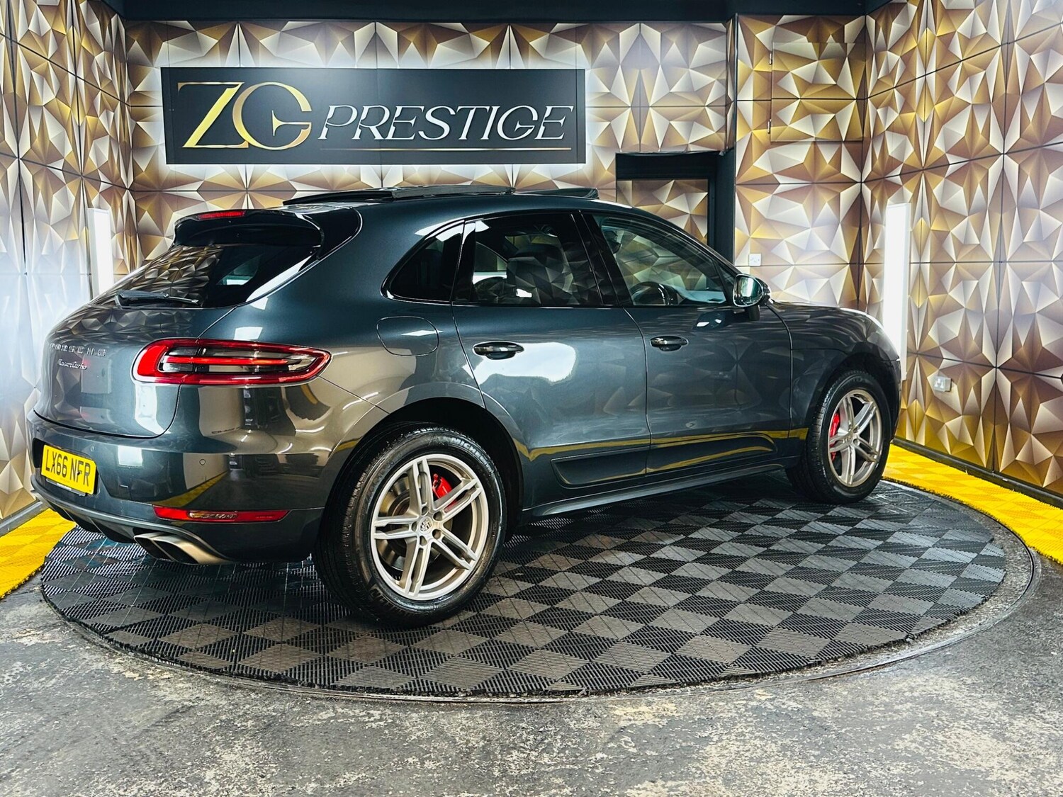 Used Porsche Macan 2016 for sale - 77683207: Photo 42