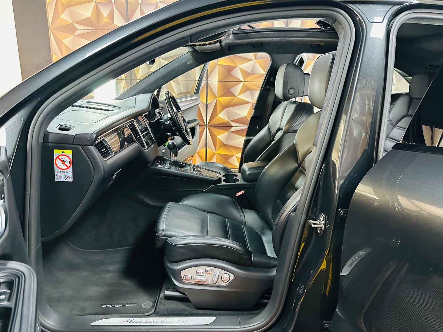 Used Porsche Macan 2016 for sale - 77683207: Photo 71