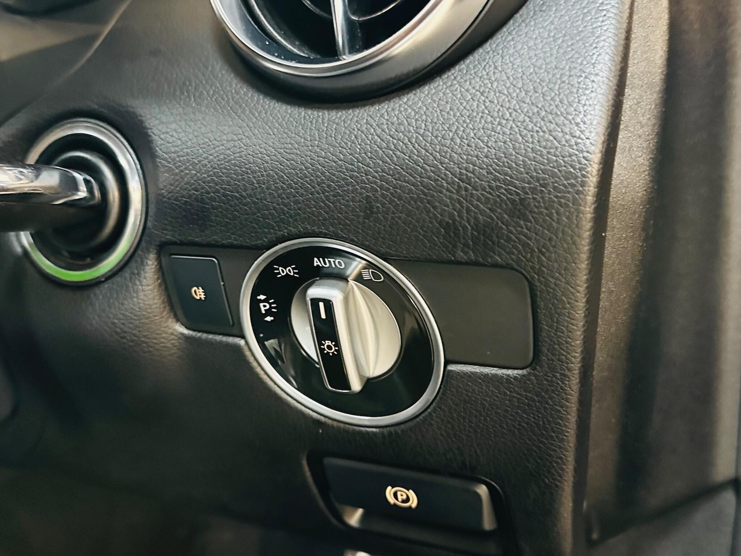 Used Mercedes-Benz SLC 2016 for sale - 76388298: Photo 50