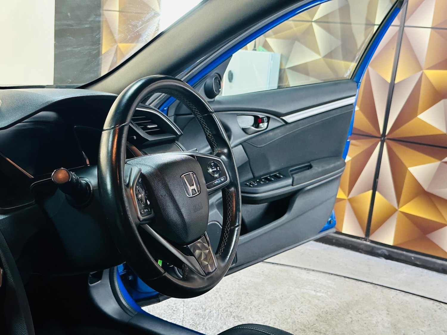 Used Honda Civic 2019 for sale - 76701074: Photo 14