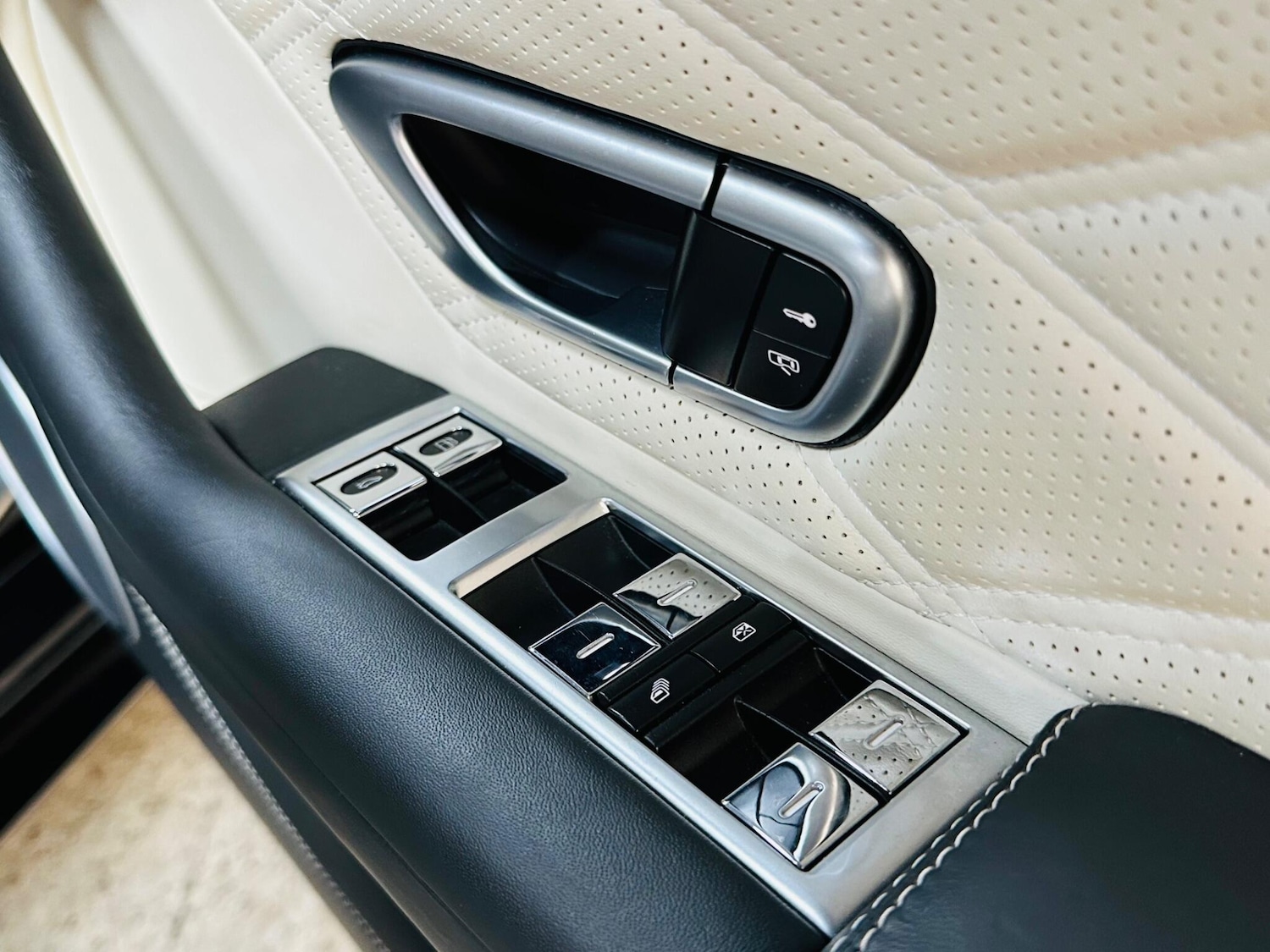 Used Bentley Continental 2015 for sale - 76485203: Photo 65