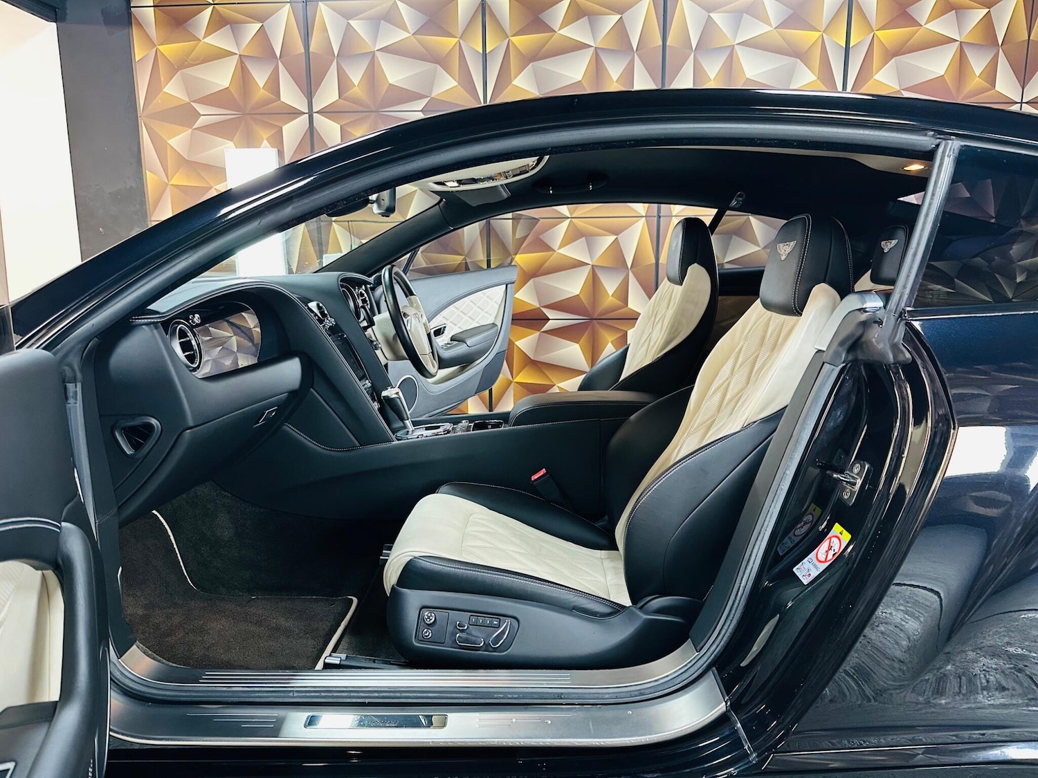 Used Bentley Continental 2015 for sale - 76485203: Photo 68