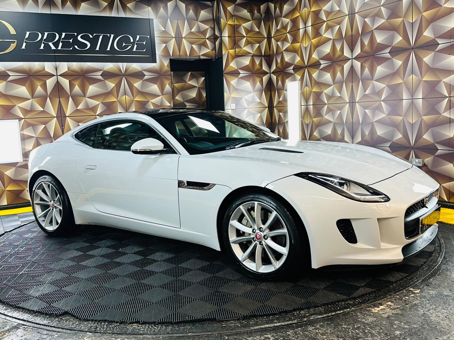 Used Jaguar F-Type 2015 for sale - 77683537: Photo 25