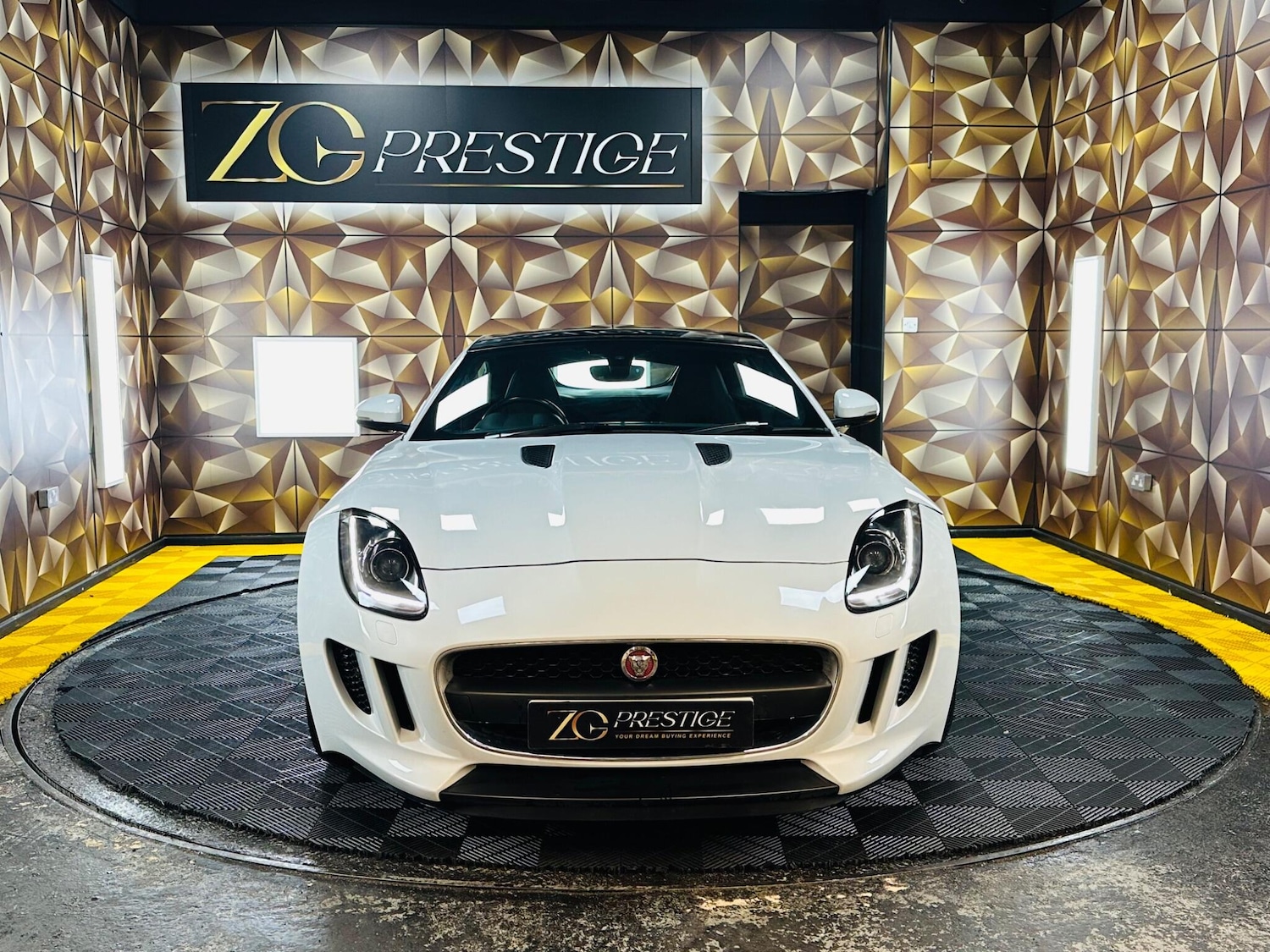 Used Jaguar F-Type 2015 for sale - 77683537: Photo 3