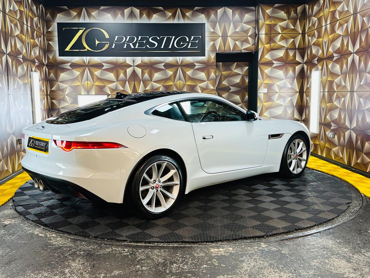 Used Jaguar F-Type 2015 for sale - 77683537: Photo 31