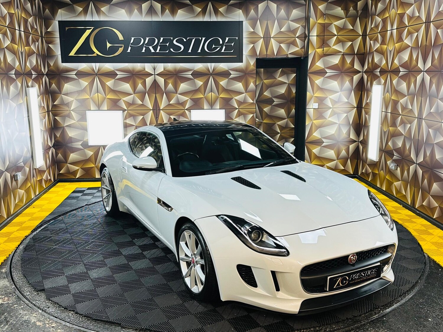 Used Jaguar F-Type 2015 for sale - 77683537: Photo 33