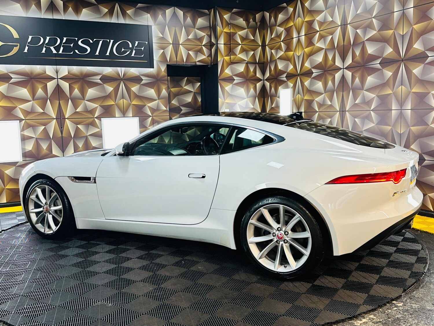 Used Jaguar F-Type 2015 for sale - 77683537: Photo 39