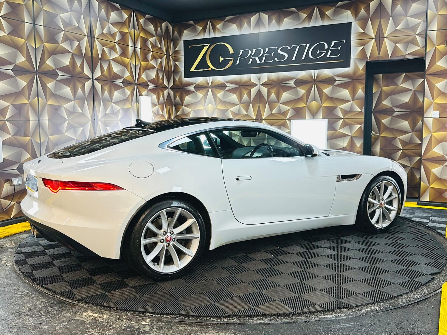 Used Jaguar F-Type 2015 for sale - 77683537: Photo 41