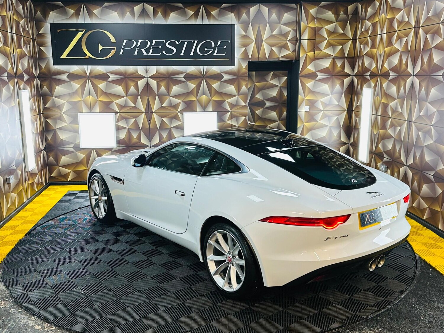 Used Jaguar F-Type 2015 for sale - 77683537: Photo 42