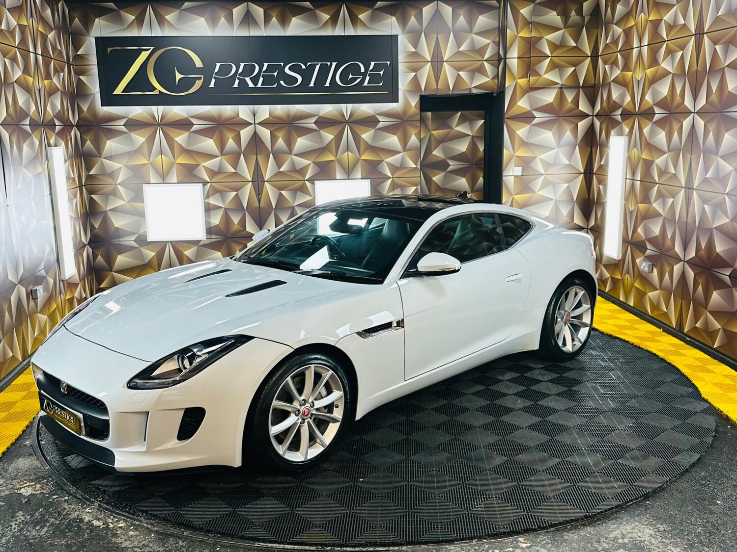 Used Jaguar F-Type 2015 for sale - 77683537: Photo 43