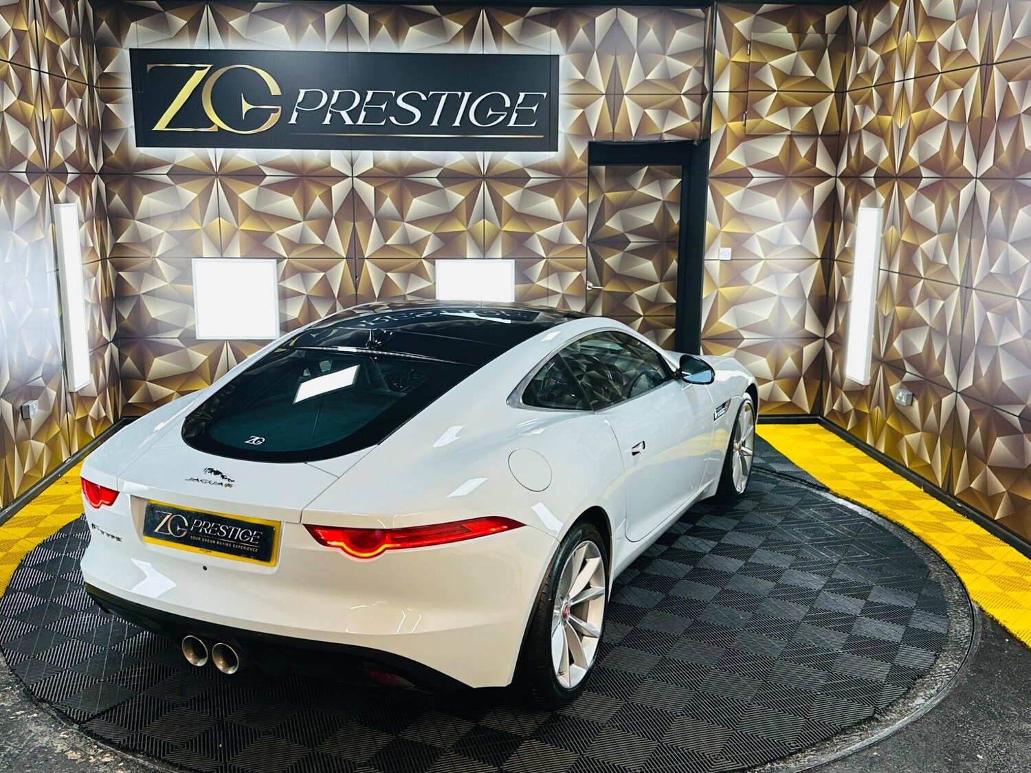 Used Jaguar F-Type 2015 for sale - 77683537: Photo 44