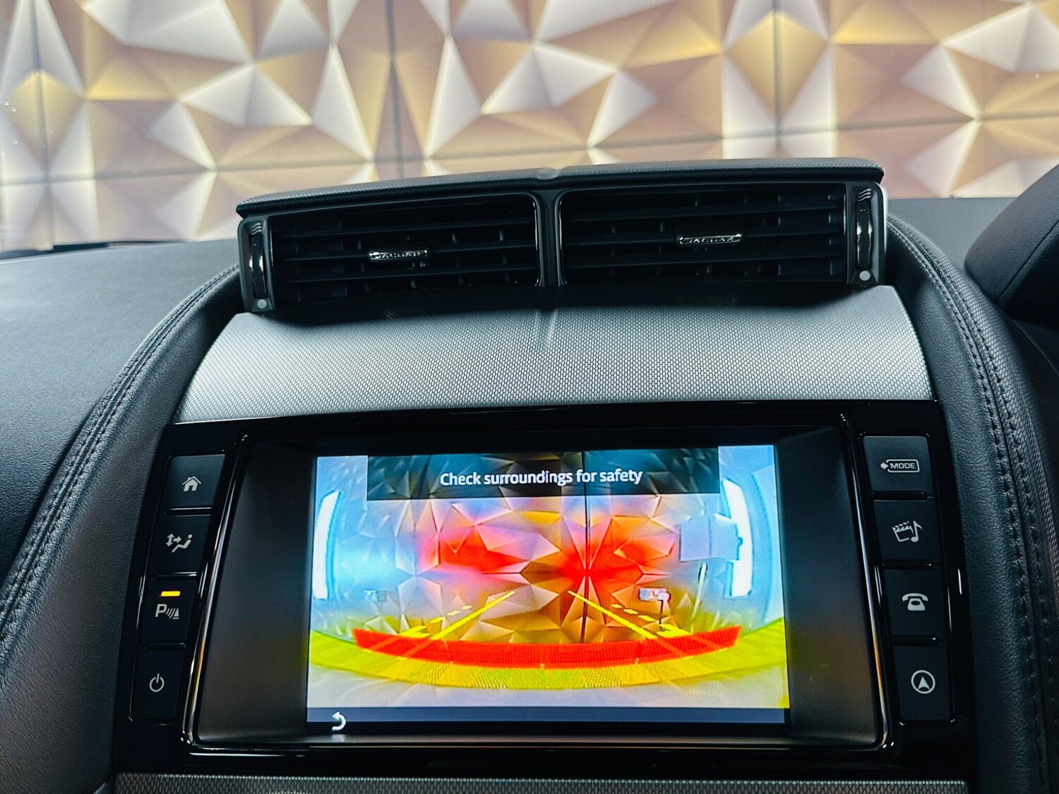 Used Jaguar F-Type 2015 for sale - 77683537: Photo 6