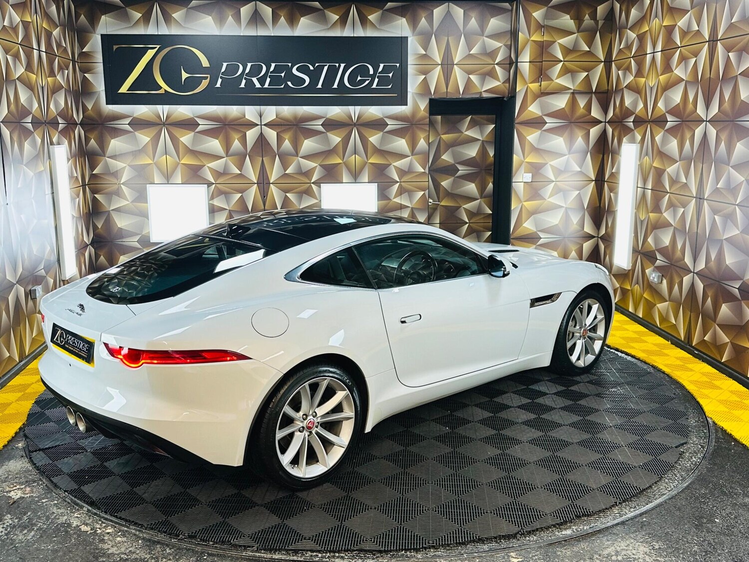 Used Jaguar F-Type 2015 for sale - 77683537: Photo 7