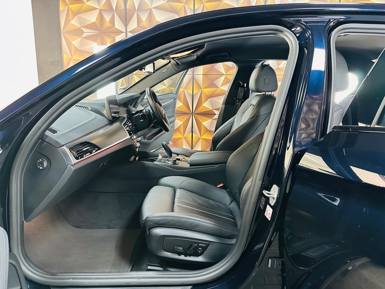 Used BMW 5 Series 2021 for sale - 76592192: Photo 65