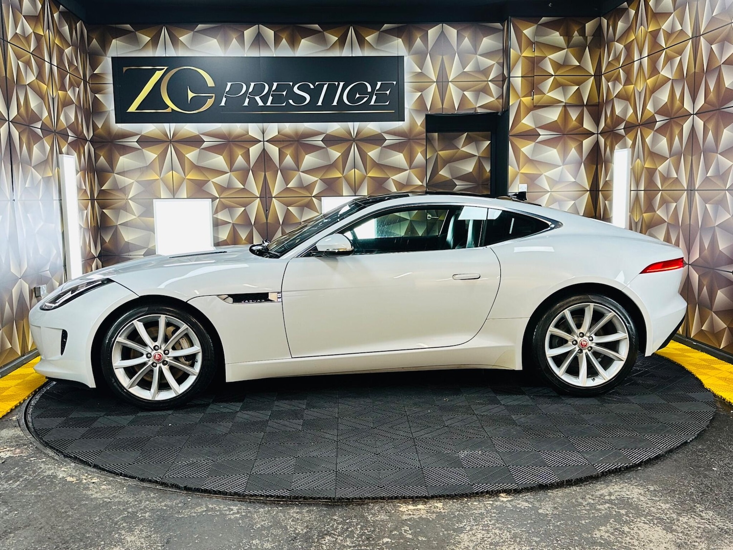 Used Jaguar F-Type 2015 for sale - 77793563: Photo 11