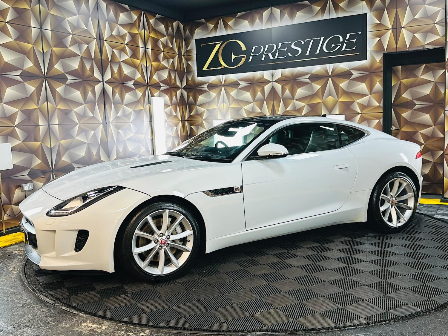 Used Jaguar F-Type 2015 for sale - 77793563: Photo 15