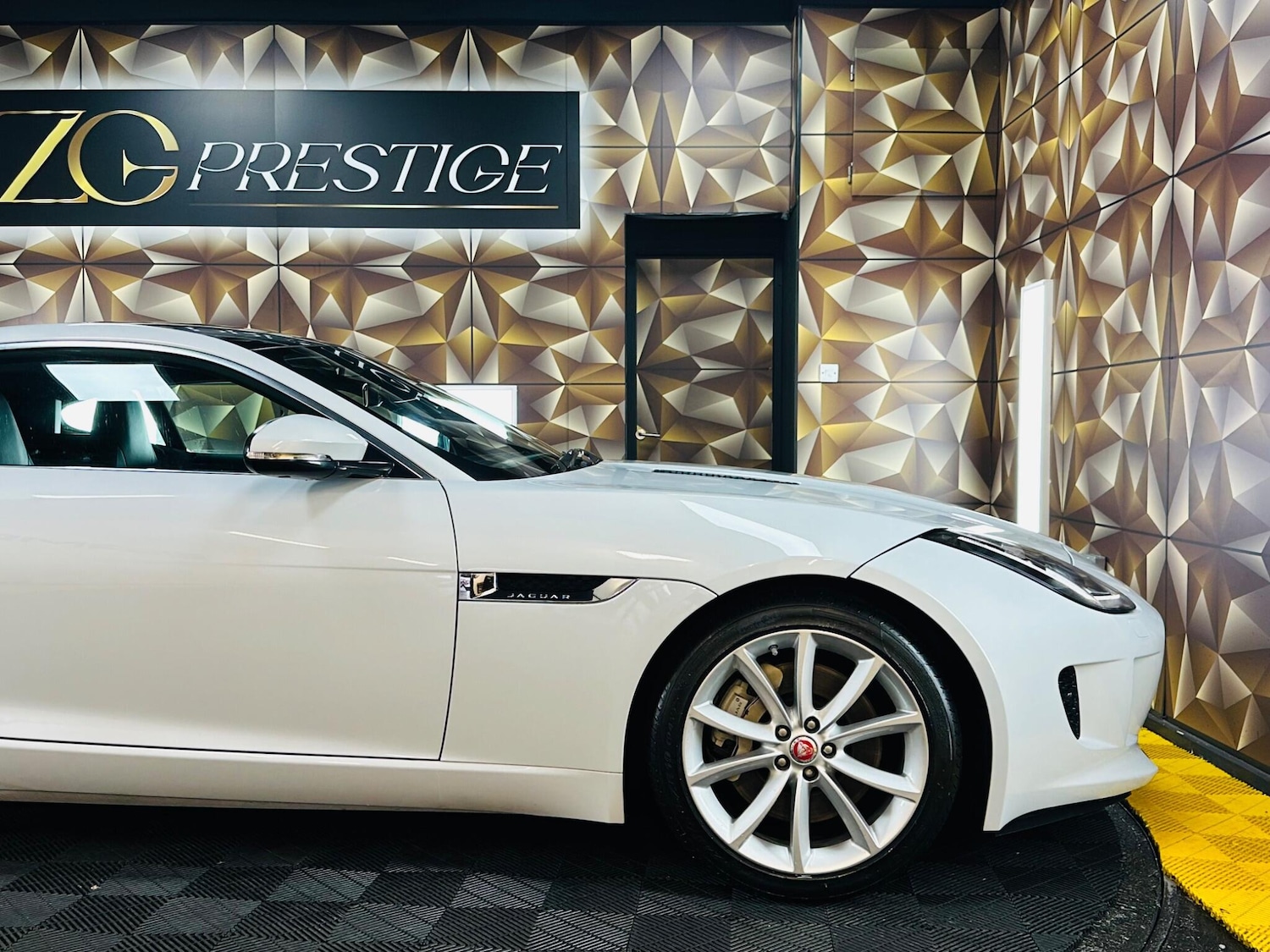 Used Jaguar F-Type 2015 for sale - 77793563: Photo 26