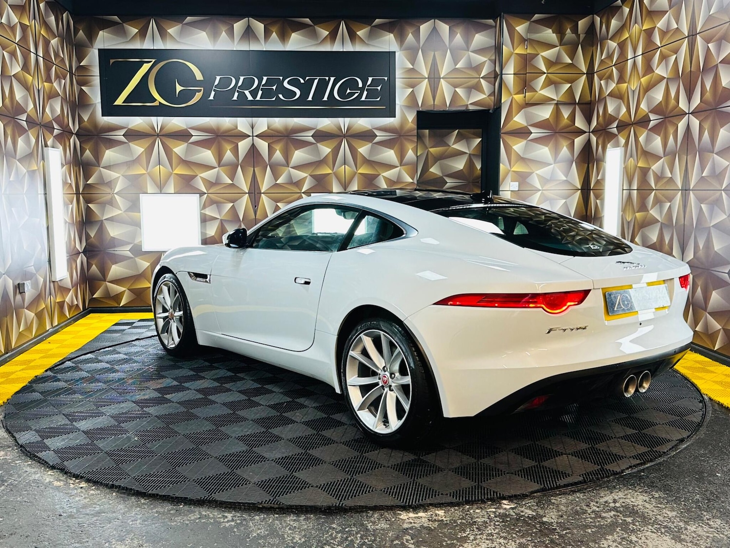 Used Jaguar F-Type 2015 for sale - 77793563: Photo 29