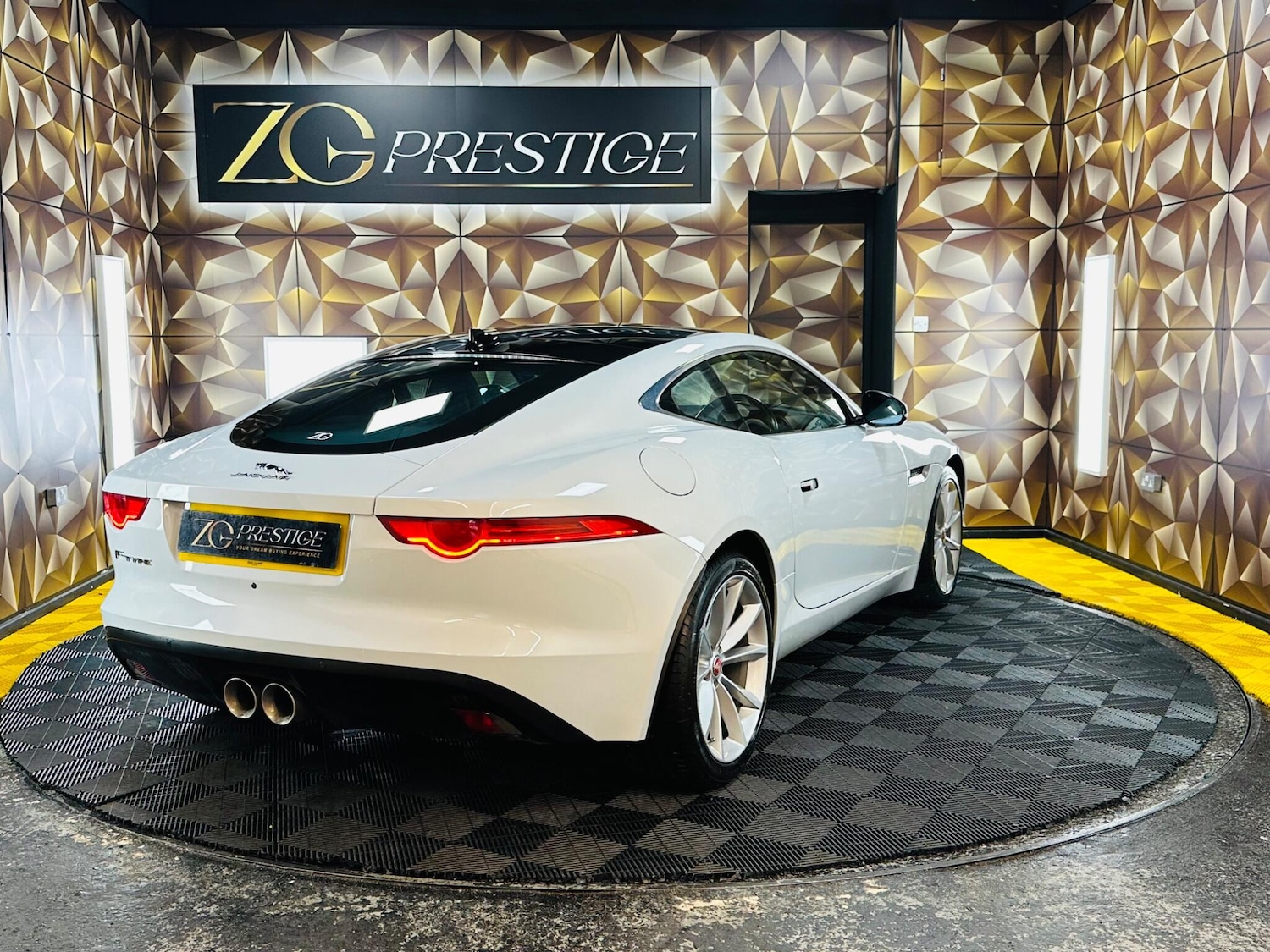 Used Jaguar F-Type 2015 for sale - 77793563: Photo 34