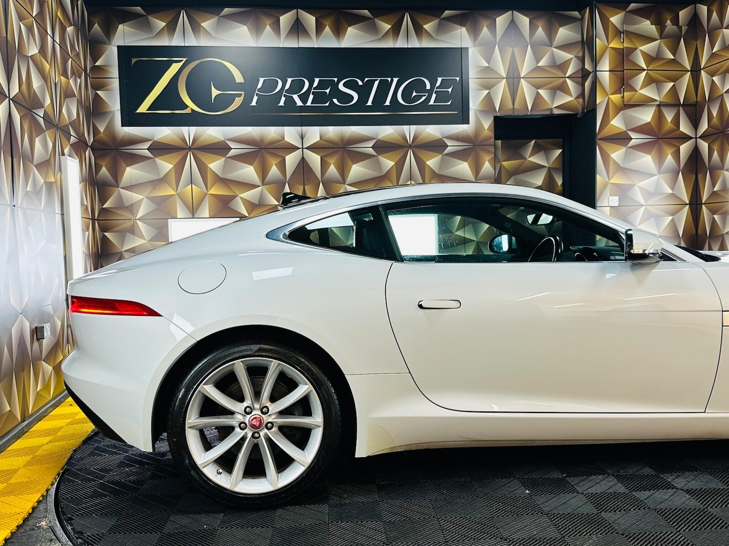 Used Jaguar F-Type 2015 for sale - 77793563: Photo 38