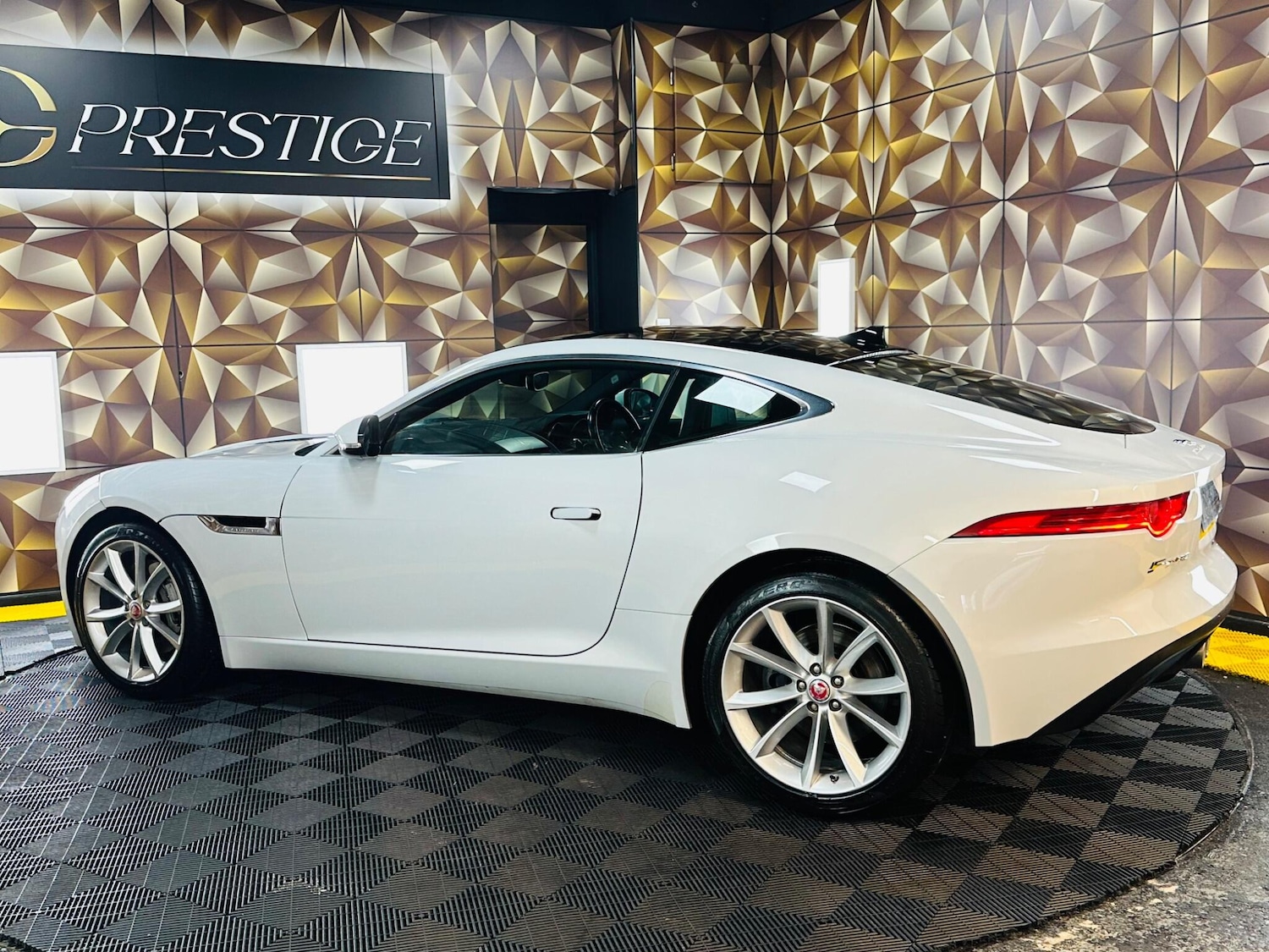 Used Jaguar F-Type 2015 for sale - 77793563: Photo 39