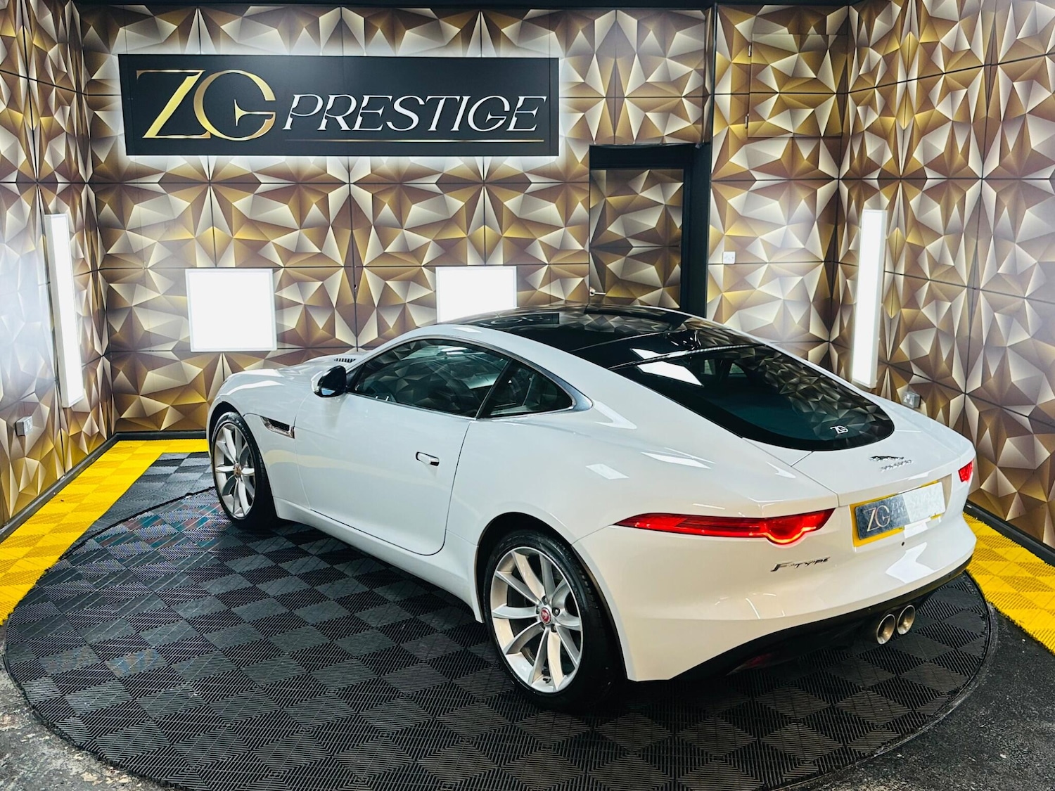Used Jaguar F-Type 2015 for sale - 77793563: Photo 42