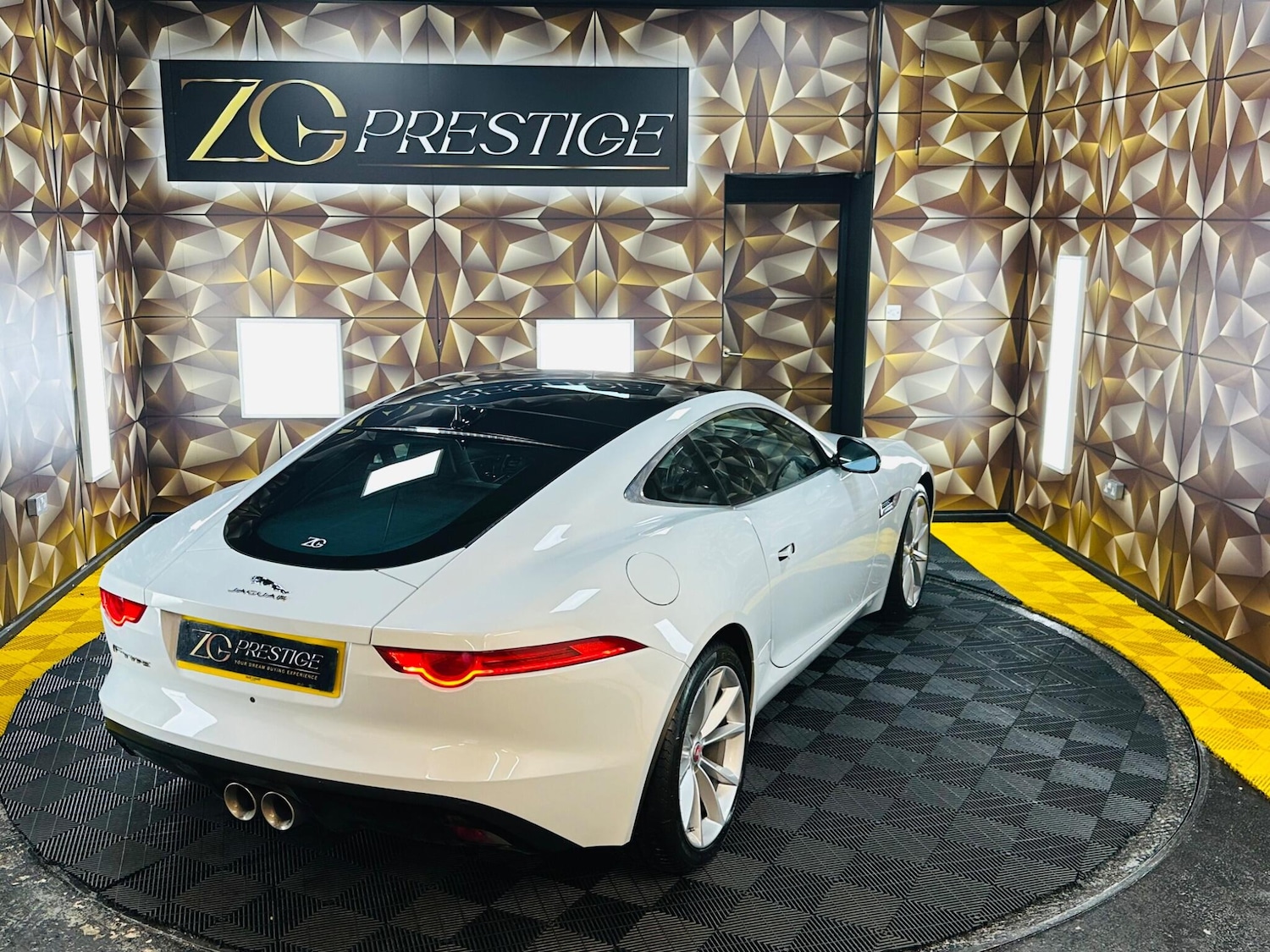 Used Jaguar F-Type 2015 for sale - 77793563: Photo 44