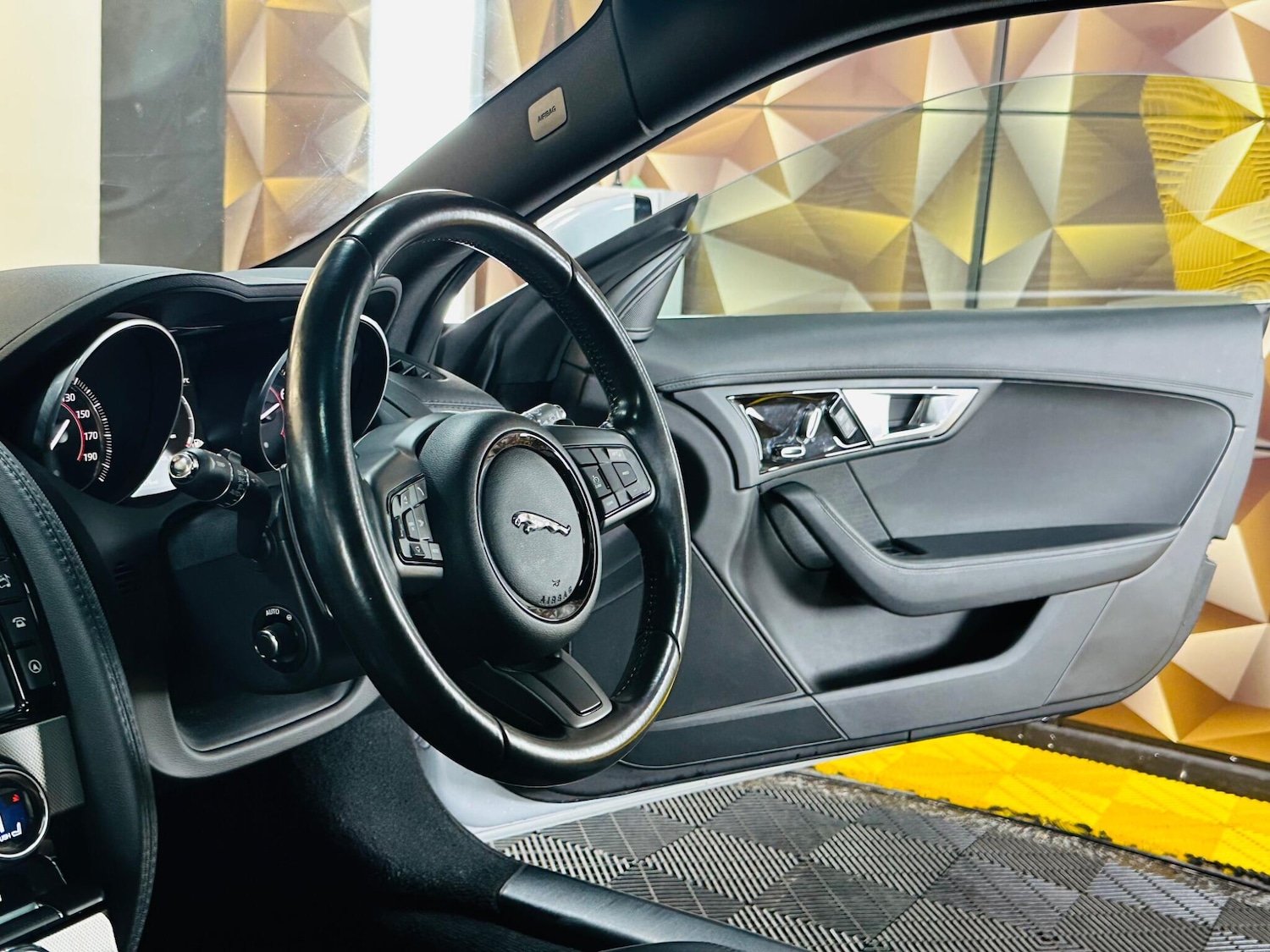 Used Jaguar F-Type 2015 for sale - 77793563: Photo 45