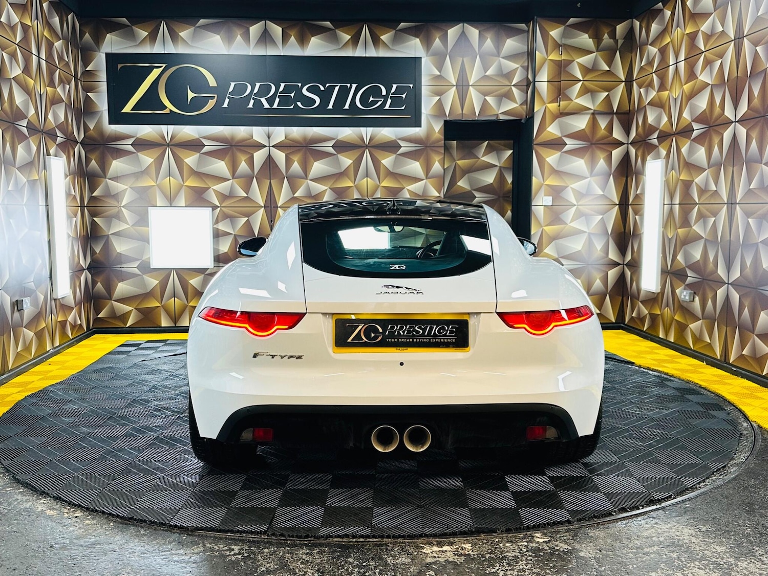 Used Jaguar F-Type 2015 for sale - 77793563: Photo 5