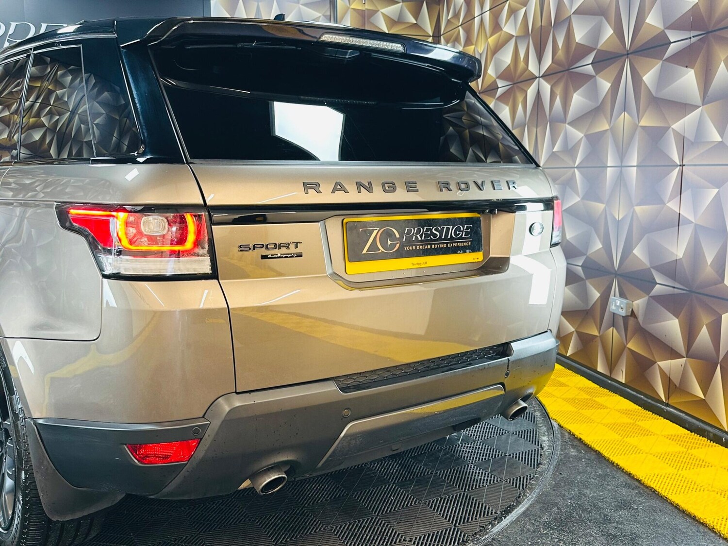 Used Land Rover Range Rover Sport 2016 for sale - 77737415: Photo 40