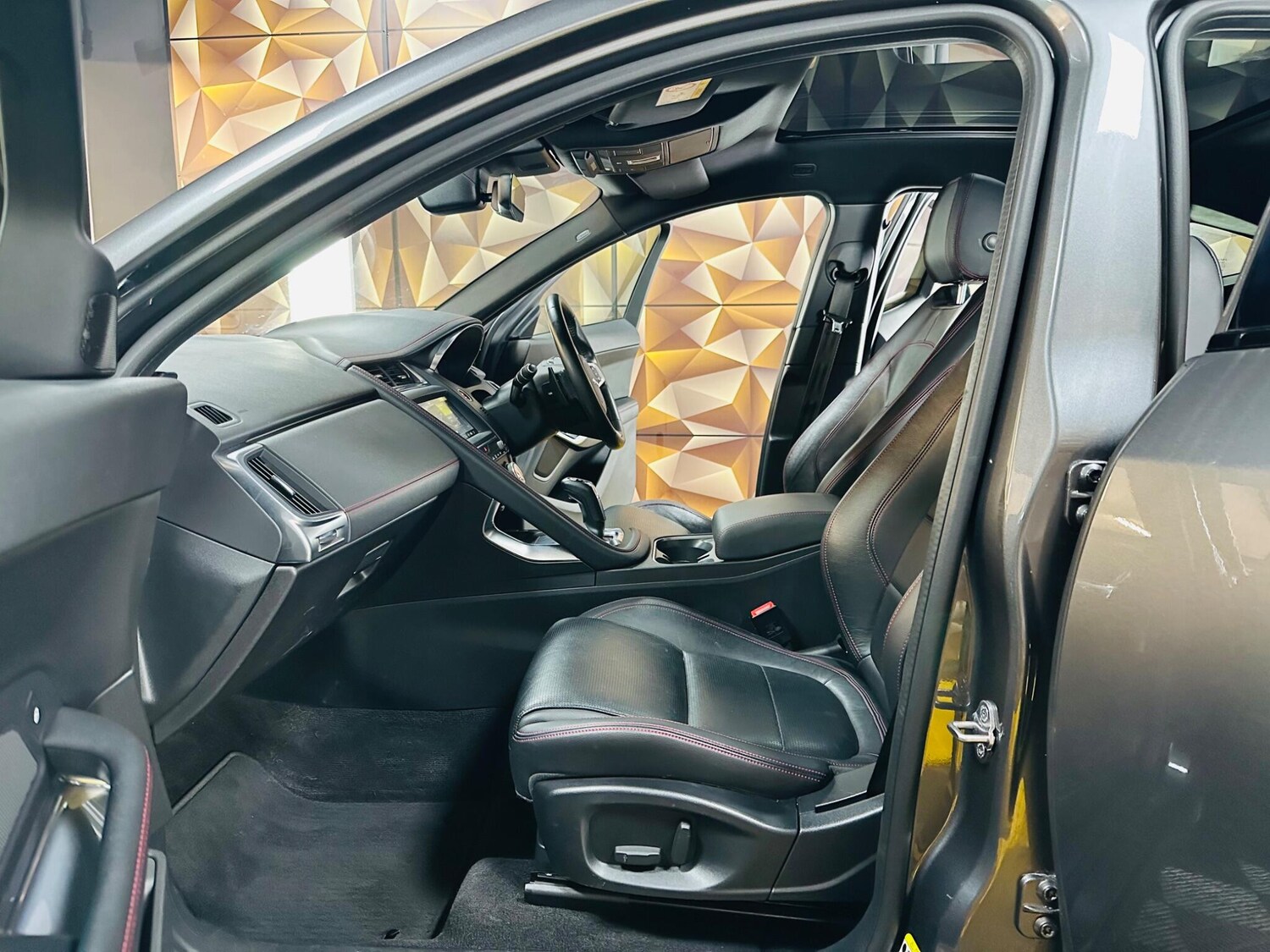 Used Jaguar E-Pace for sale - 77925835: Photo 64